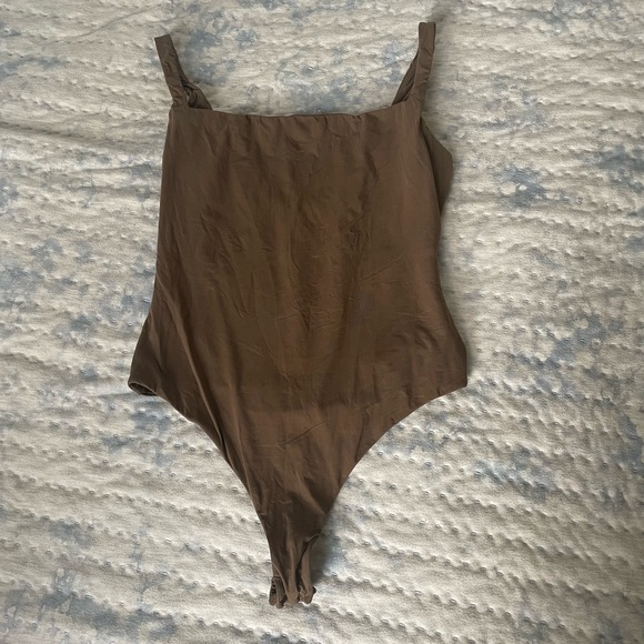 SKIMS Fits Everybody Square Neck Bodysuit in Jasper - Picture 2 of 3